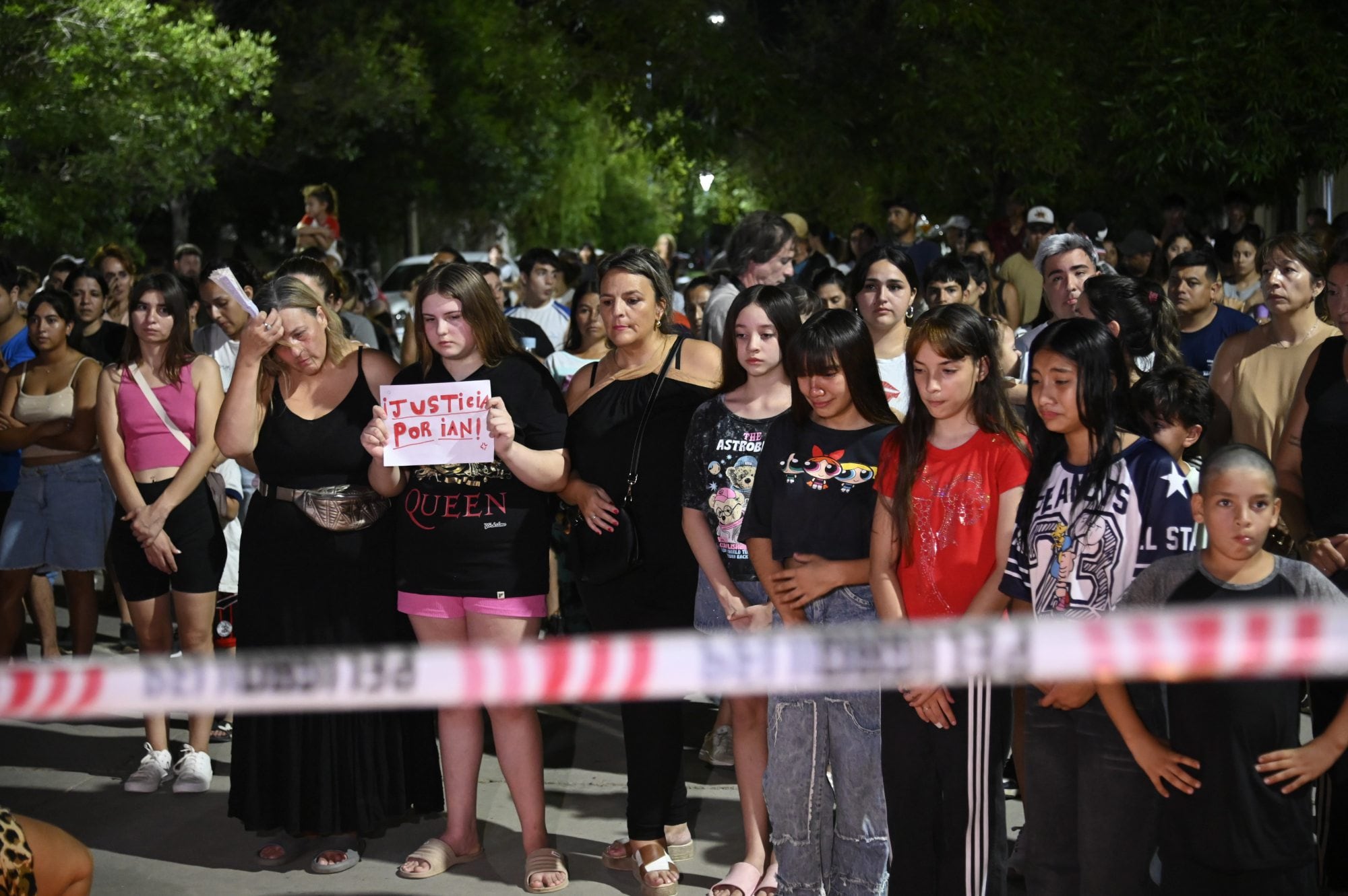 Un grupo de chicos pide justicia por Ian, el adolescente asesinado en Santa Fe.