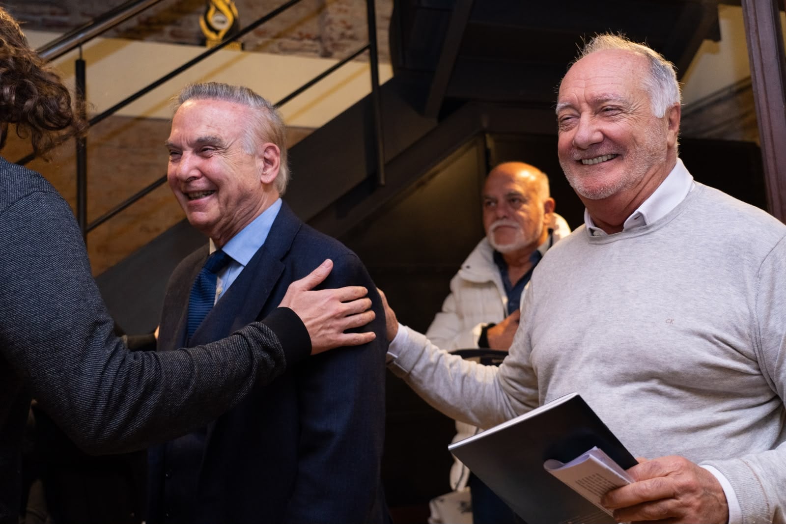 El diputado Pichetto, sonriente en APOC