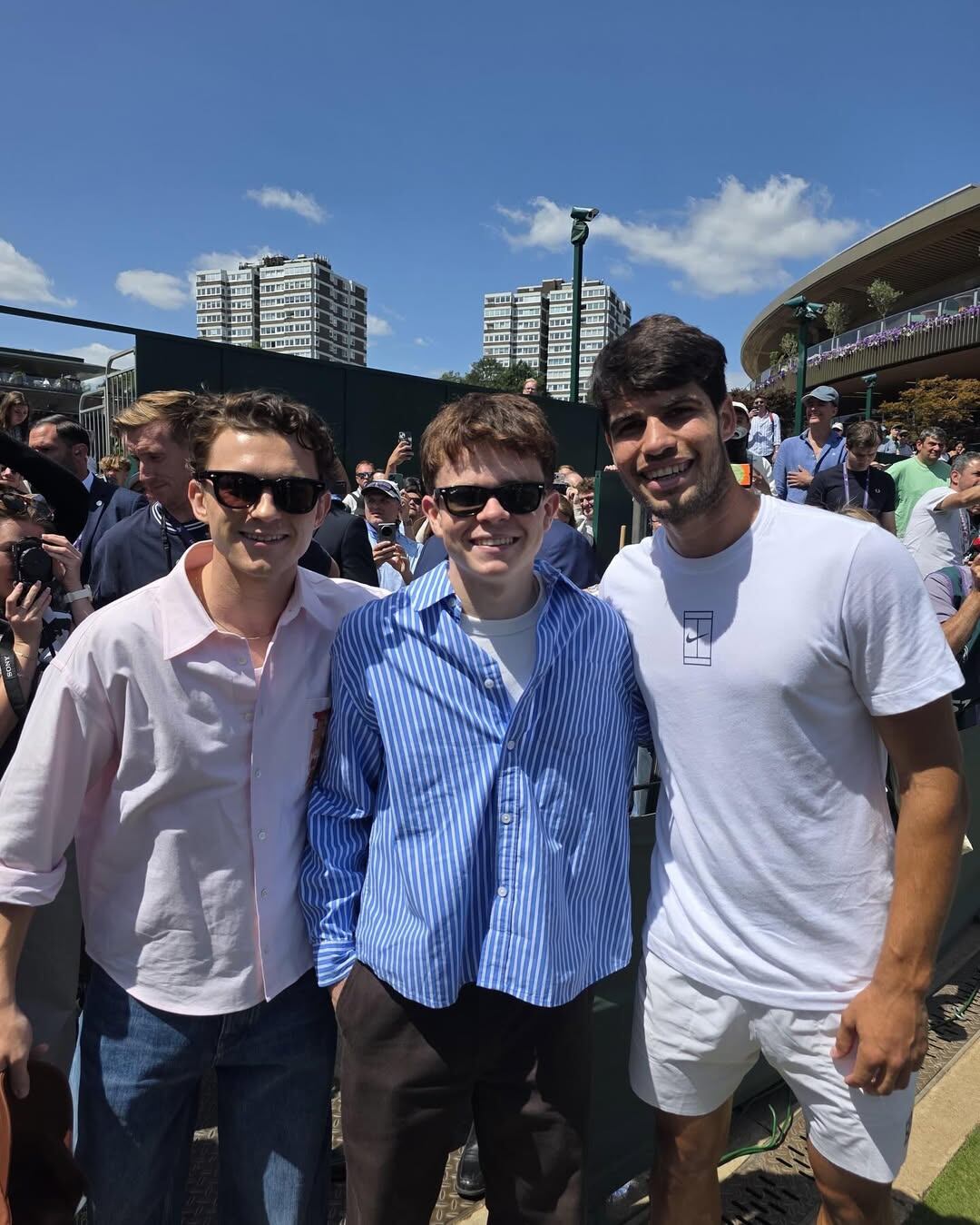 Tom Holland con Carlos Alcaraz en Wimbledon (Foto: Instagram @carlitosalcarazz)