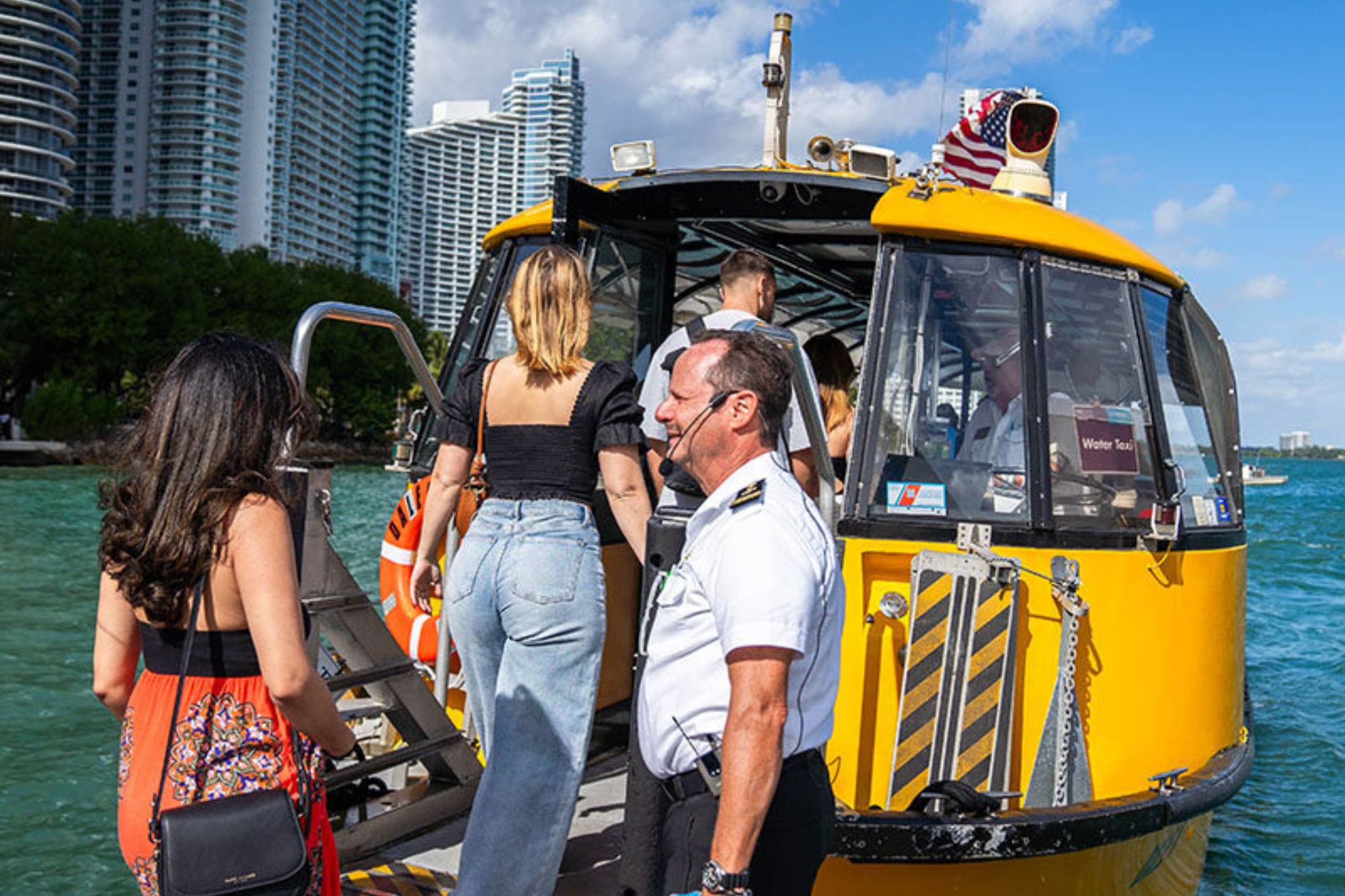 Cómo funciona el servicio de taxi acuático gratuito que Miami Beach inauguró esta semana: horarios y trayectos