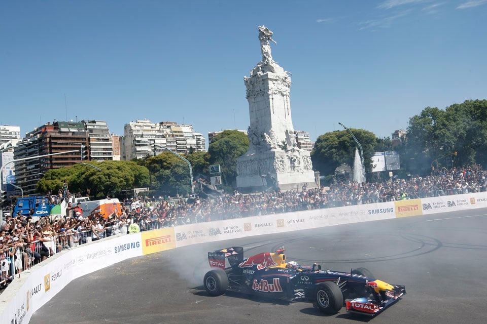 Franco Colapinto realizará una exhibición en Buenos Aires durante la pausa de la Fórmula 1 6 Daniel Ricciardo con un Red Bull, en las calles de Palermo, en 2012, la última vez que un auto de Fórmula 1 circuló por Buenos Aires
