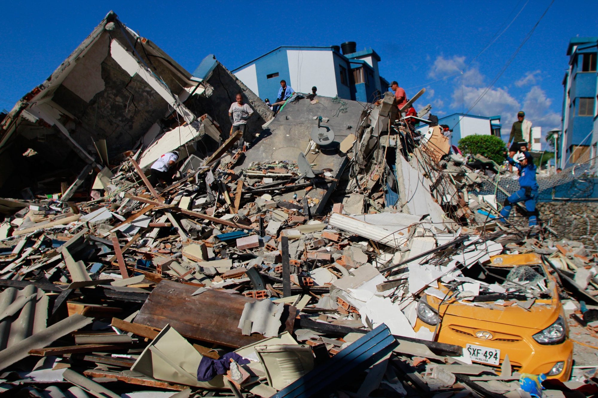Edificios que quedaron reducidos a una pila de escombros