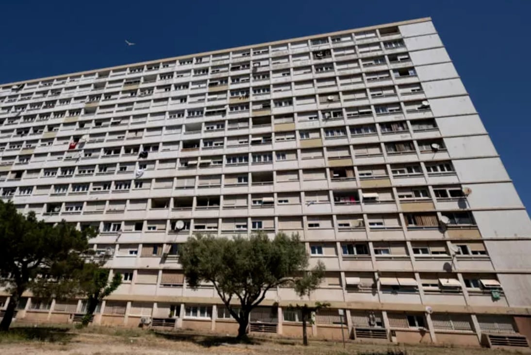 Una mujer murió junto a tres de sus hijos tras arrojarse desde un piso 13 en Francia