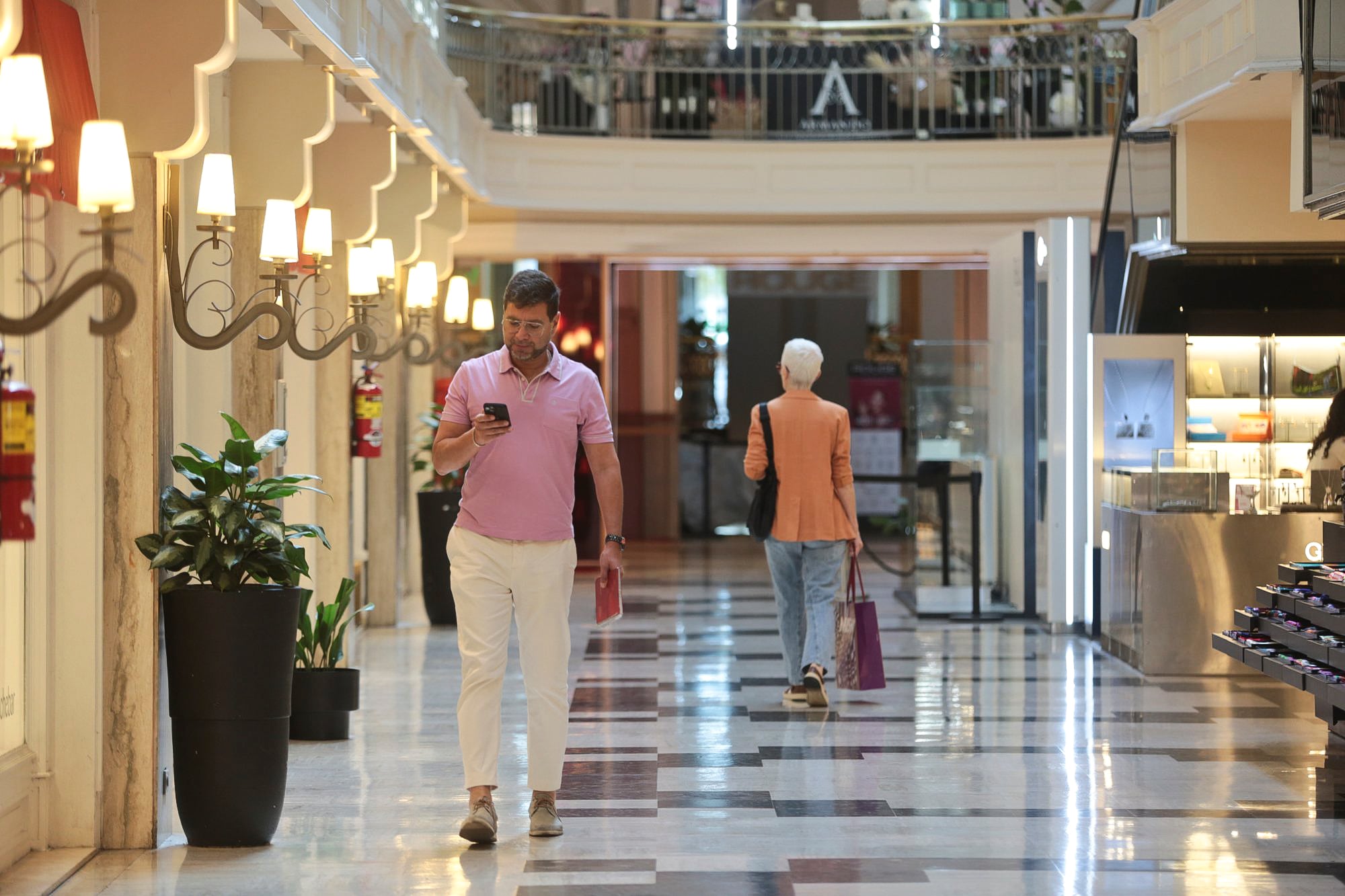 La clase alta se define tanto por sus consumos como por sus conductas