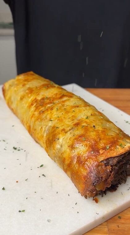 El arrollado de papa con carne desmenuzada es una buena opción para renovar el menú diario, sin harina ni fritura