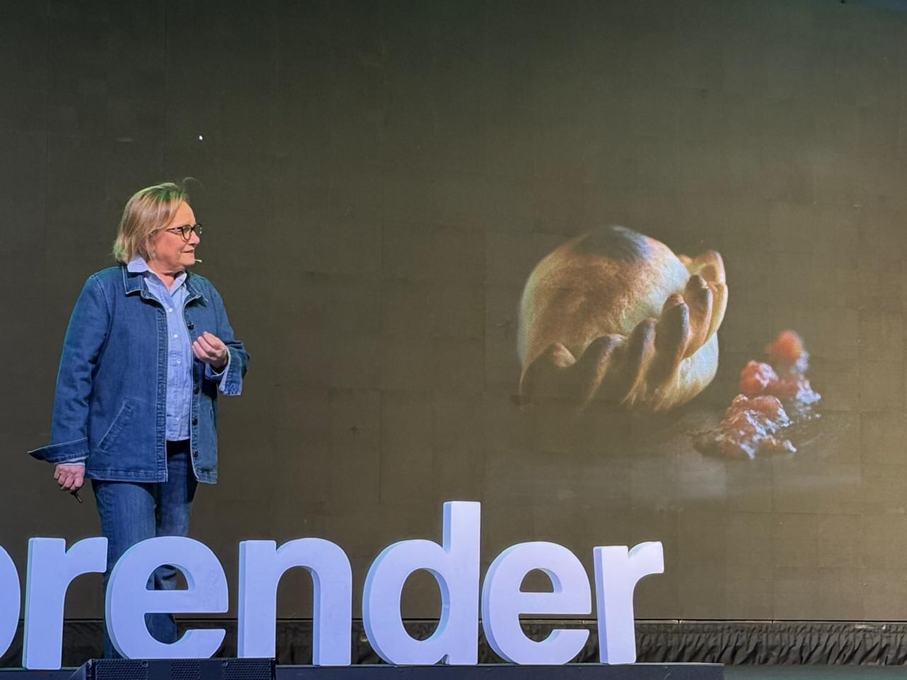 “Recorrer la Argentina me permitió descubrir a agricultores, a mujeres que trabajan la tierra, a quienes siembran y cosechan con sus manos”, expresó Dolli Irigoyen