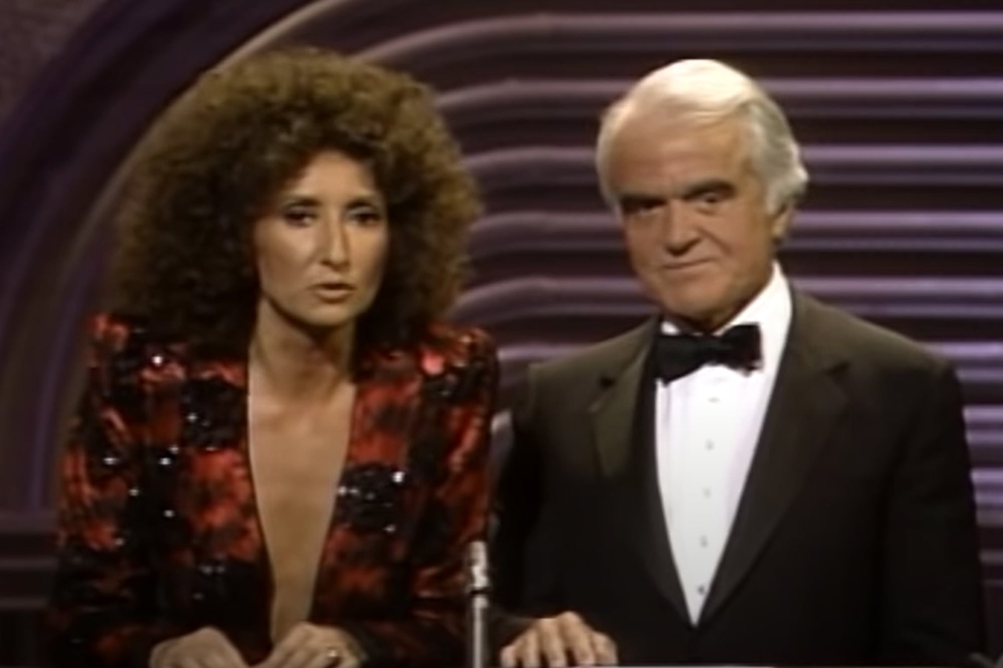 Norma Aleandro y Jack Valenti, instantes antes del anuncio del Oscar para La historia oficial