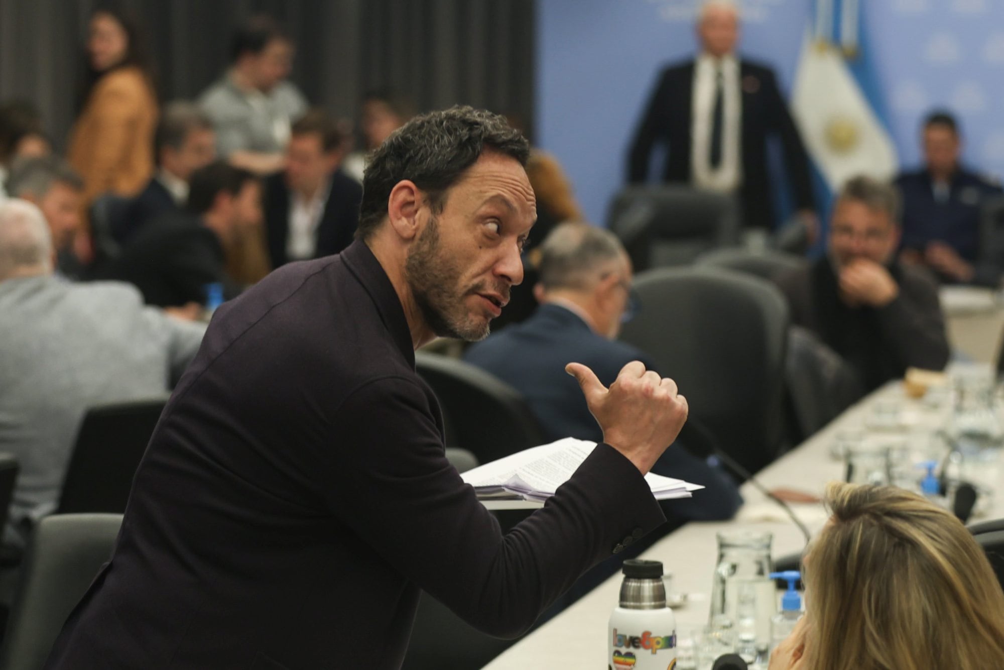 Maximilano Ferraro, de la Coalición Cívica, en medio del debate de comisiones