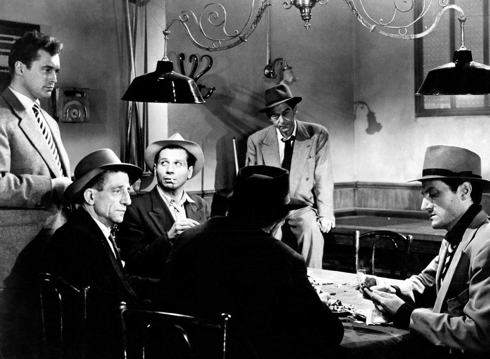 Rififí fue la primera película de Jules Dassin en el exilio europeo, luego de irse de Estados Unidos por las persecuciones del senador Joseph McCarthy en los años 50.