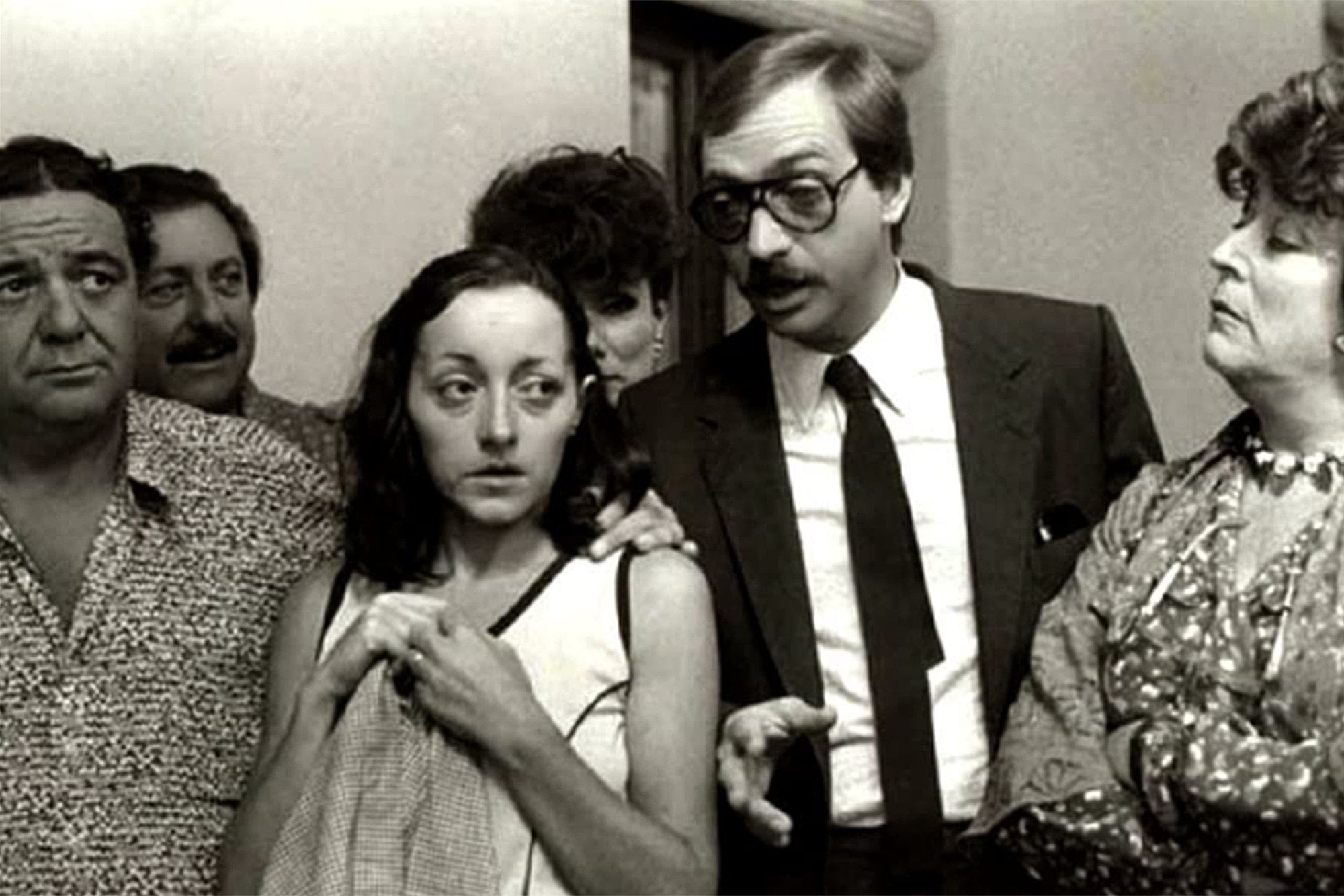 Con Betiana Blum, Julio De Grazia, Juan Manuel Tenuta, Mónica Villa y China Zorrilla en la mítica Esperando la carroza (1985)