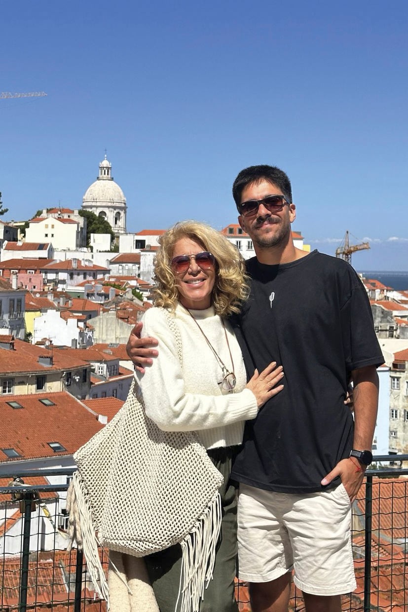 Recorrer Lisboa, la ciudad donde está instalado su hijo Bautista, era un sueño de la bailarina y actriz. Para llegar a Alfama, uno de los barrios más antiguos y pintorescos de la ciudad, fueron en tuk-tuk