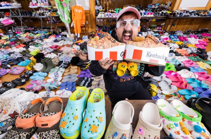 Doogie empezó a usar Crocs por no saber atarse los cordones (guinnessworldrecords)