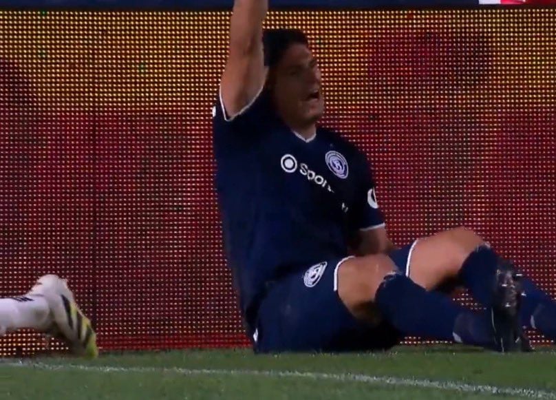 Maximiliano Salas se lesionó la rodilla durante el encuentro entre Independiente Rivadavia y Gimnasia