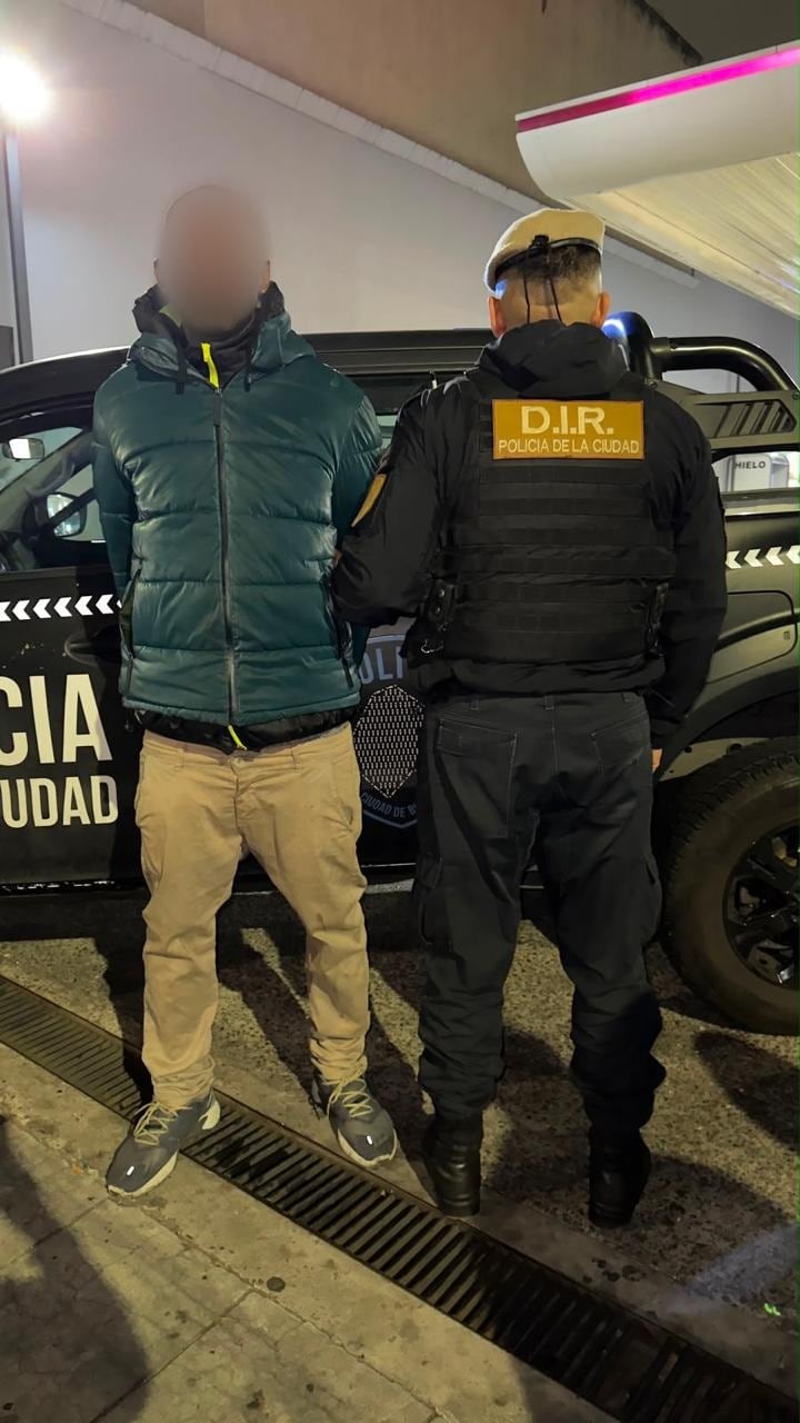 Arrestaron a un senegalés que tiene 25 causas penales y lleva tobillera electrónica por violencia de género