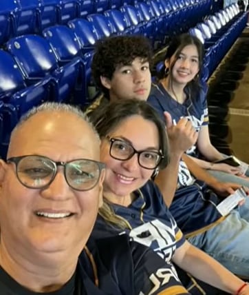 Es doctora y trabaja en Florida, pero el ICE la detuvo igual: “Me dijo no vengas porque puedes caer” 6 Jorge Ledezma describió que la familia vive momentos de gran angustia