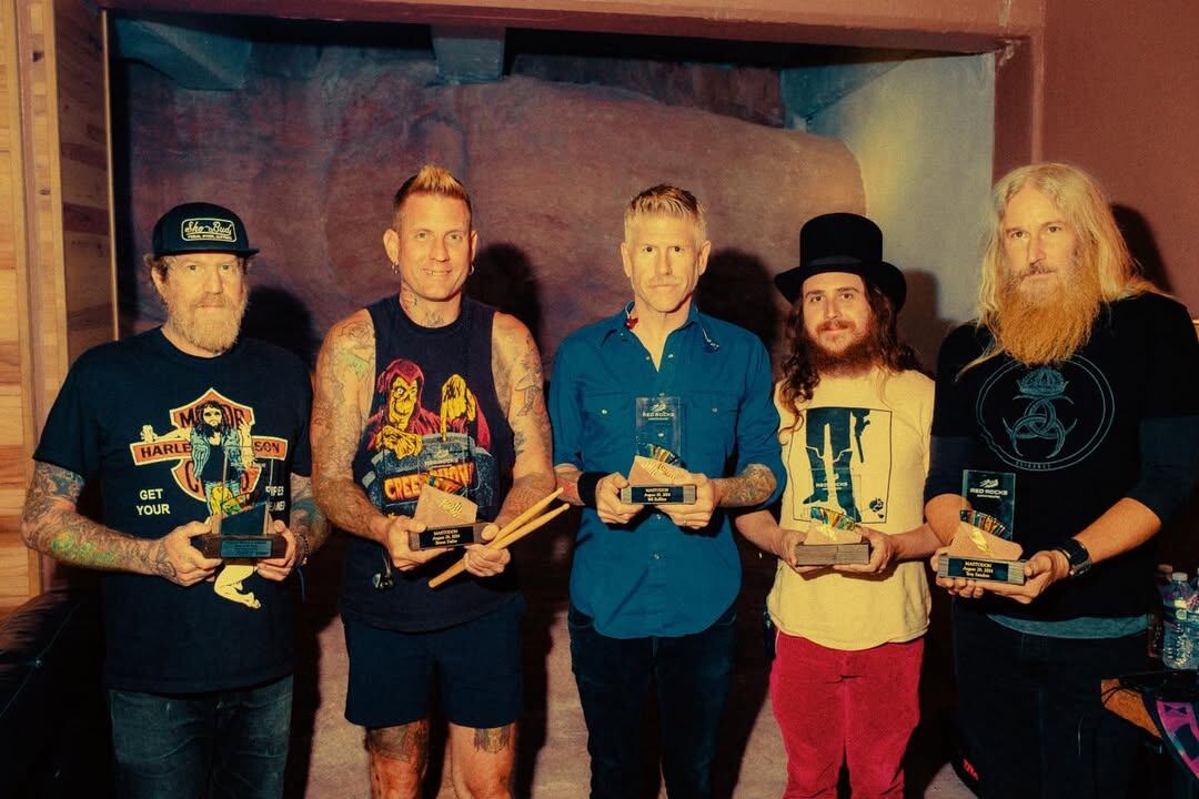 Hinds durante su tiempo en Mastodon