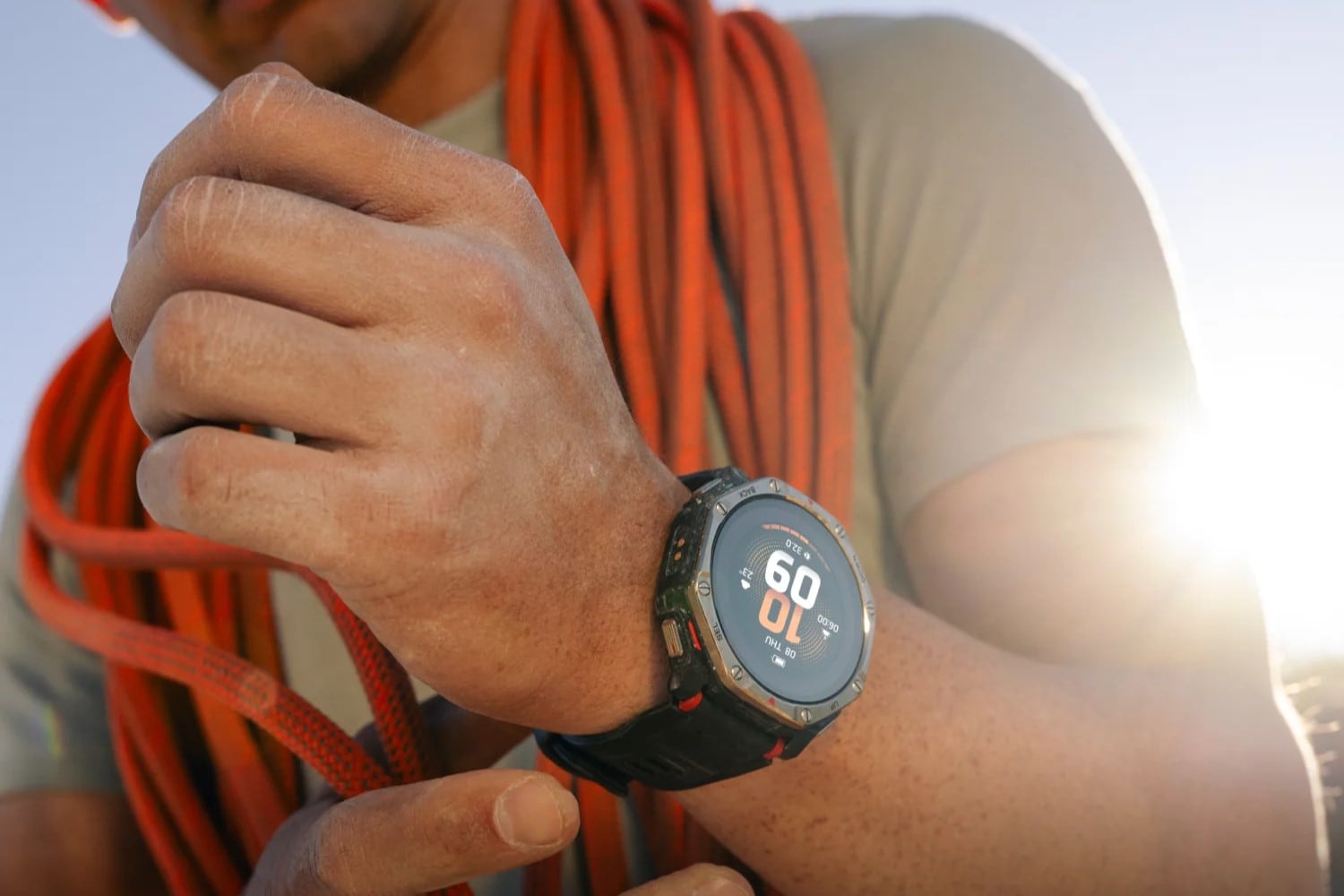Un Amazfit T-Rex Dual Solar