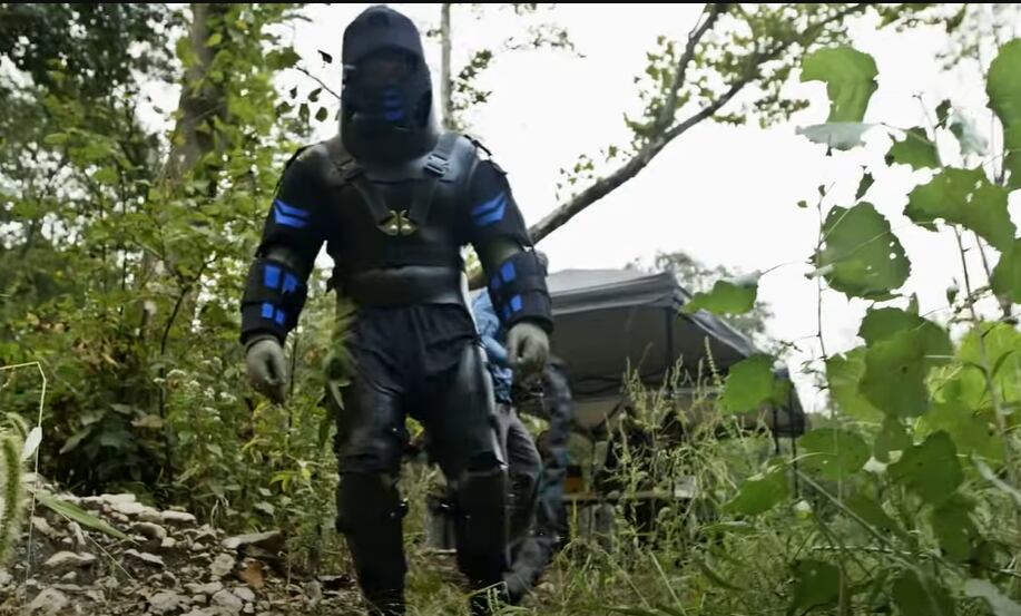 El ecologista utilizó un traje especial para la insólita prueba