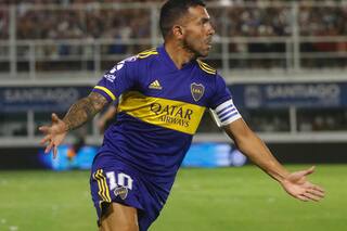 Boca se lució, goleó 4 a 0, malogró dos penales y no le pierde pisada a River