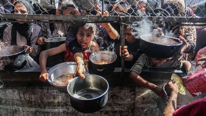 Se depositan alimentos en las fronteras pero no se permite su entrada pese a que la población de Gaza se muere de hambre.