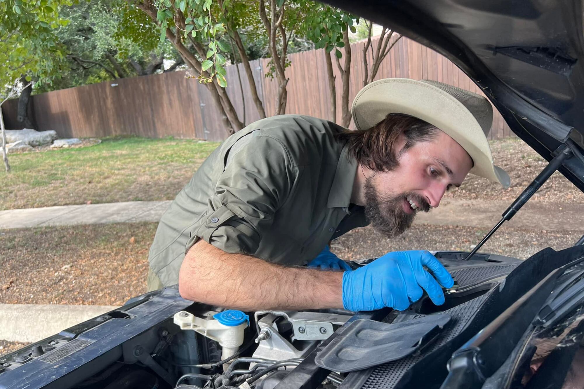 Shawn Davis, dueño de Ranch Hand Rover, decidió buscar a la propietaria.