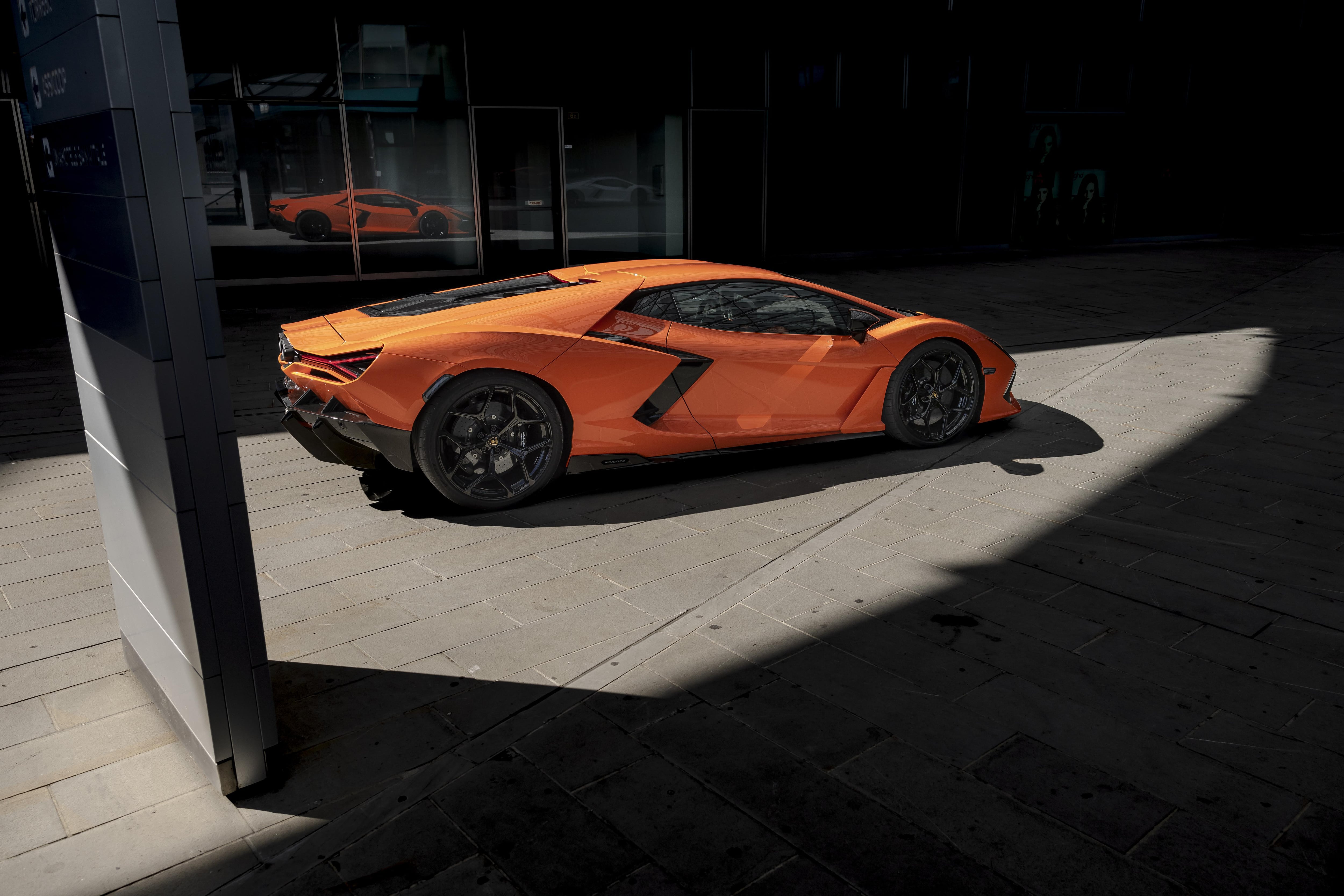 El color de Lamborghini Revuelto Arancio Apodis