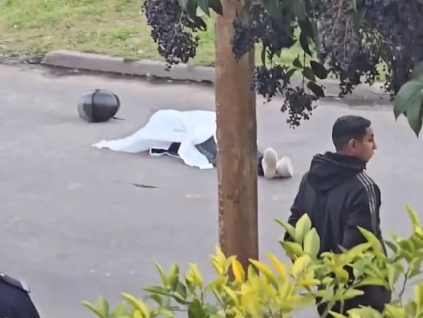 Un policía mató a un motochorro que intentó robarle la moto en Ingeniero Budge
