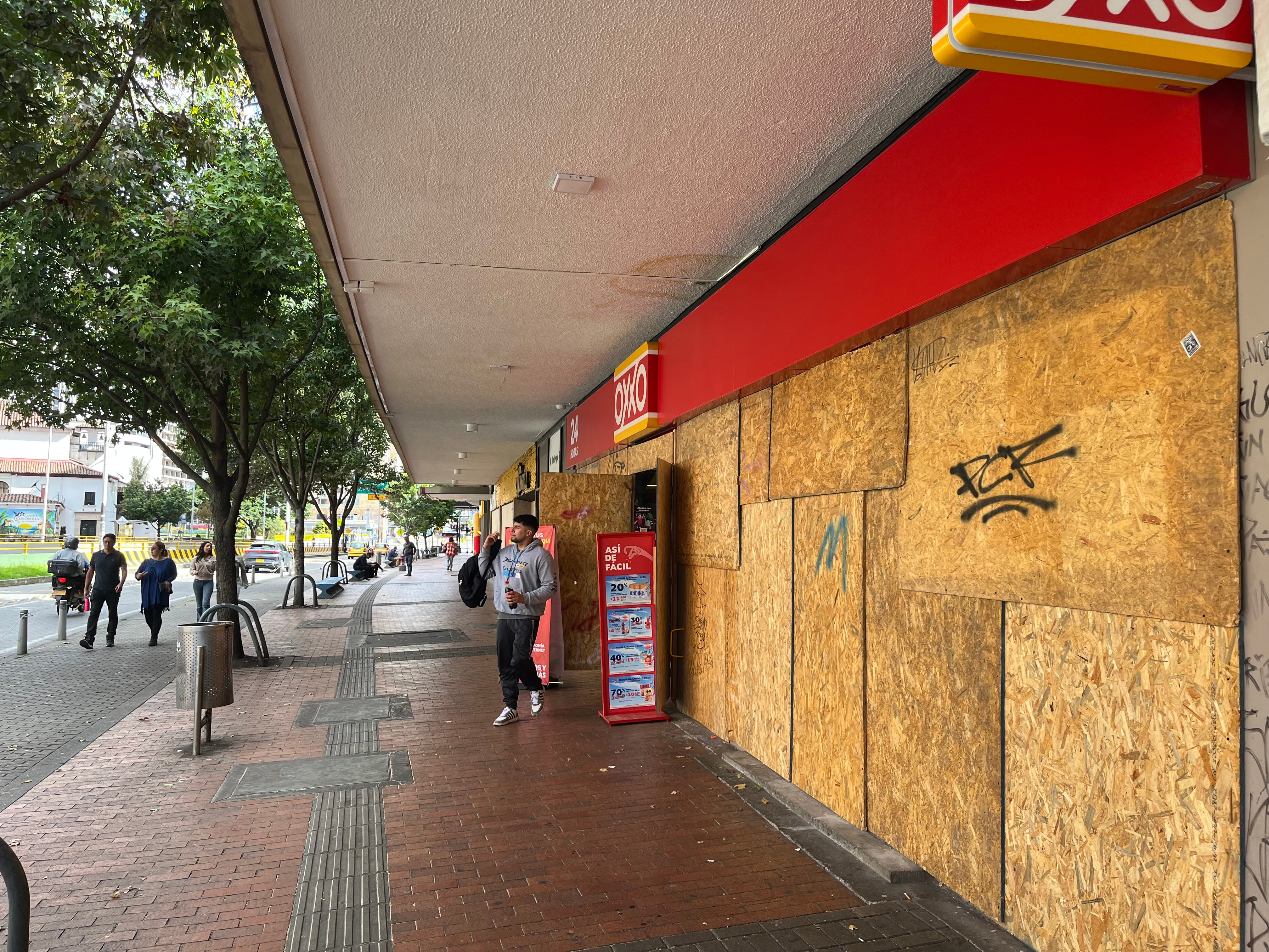 Locales tapiados por miedo a los disturbios en el centro de Bogotá durante el balotaje presidencial, el 21 de junio de 2026. Fuente: Guido Bovone