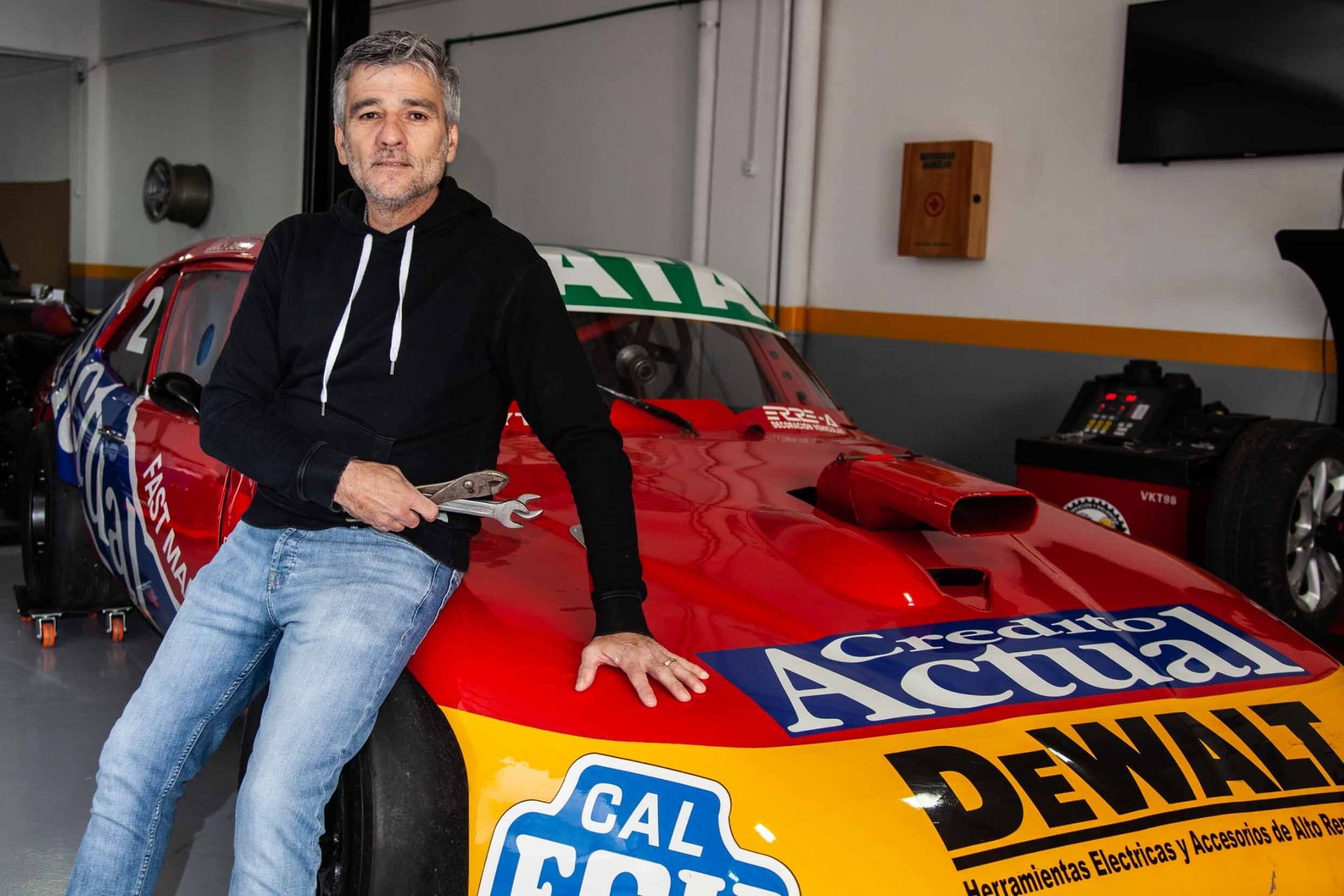 'Juanchi' Zabaleta, exintendente de Hurlingham en su taller