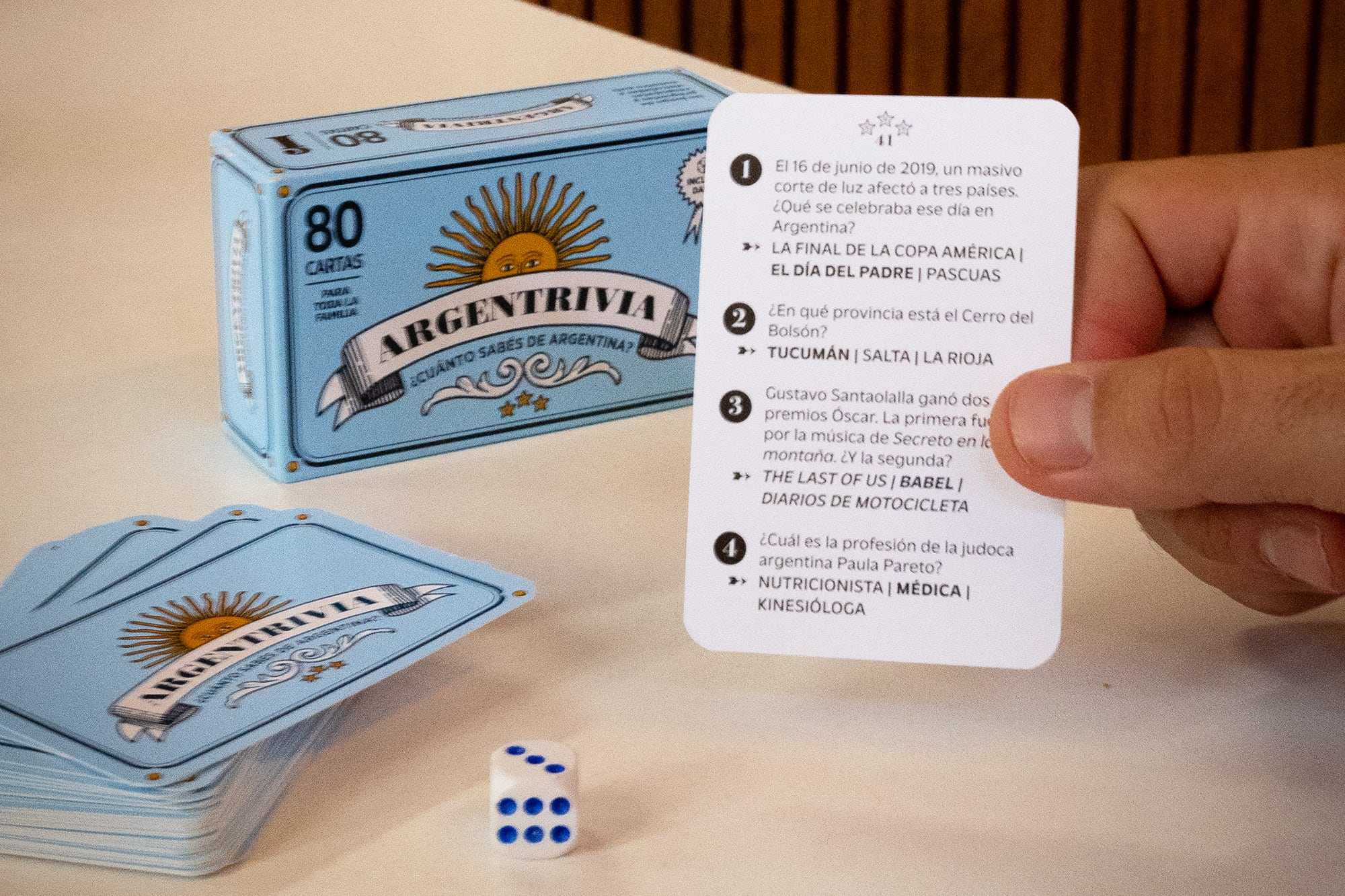 Argentrivia, el juego de cartas que pone a prueba lo que locales y visitantes saben de la Argentina
