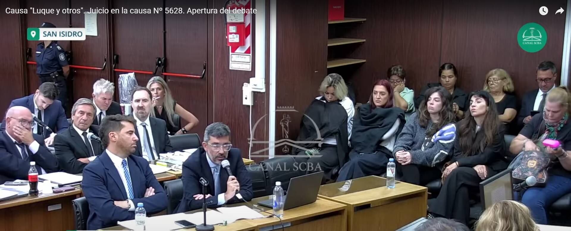 Verónica Ojeda y las tres hijas de Maradona, Dalma, Yanina y Jana están presentes en la primera audiencia oral en la que se juzga a siete imputados por la muerte del exfutbolista