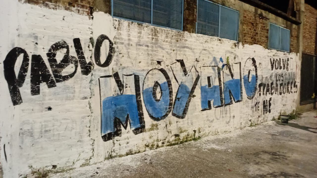 Pintadas que aparecieron en Lanús en las que piden el regreso de Pablo Moyano; la leyenda se la adjudicó la rama de recolección de residuos de Camioneros
