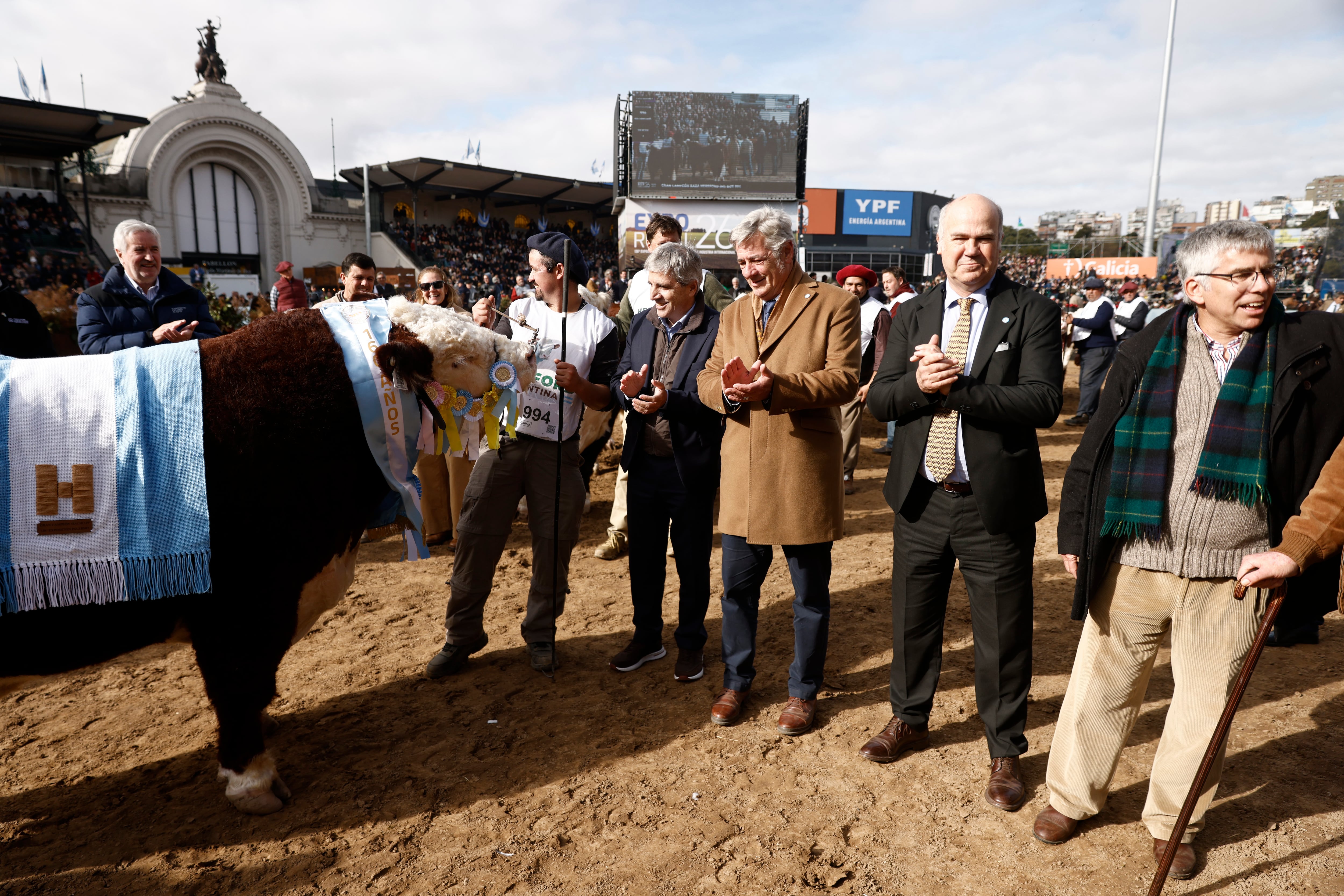 Caputo junto a Pino, Iraeta y Alejandro de la Tour d’Auvergne, presidente de la Asociación Argentina de Criadores de Hereford