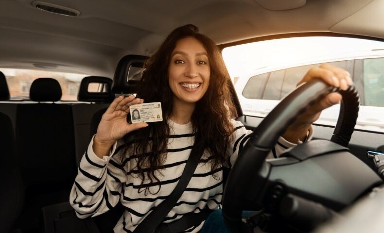 Si se tiene una licencia de conducir estándar válida, no necesita una Real ID para conducir legalmente un vehículo
