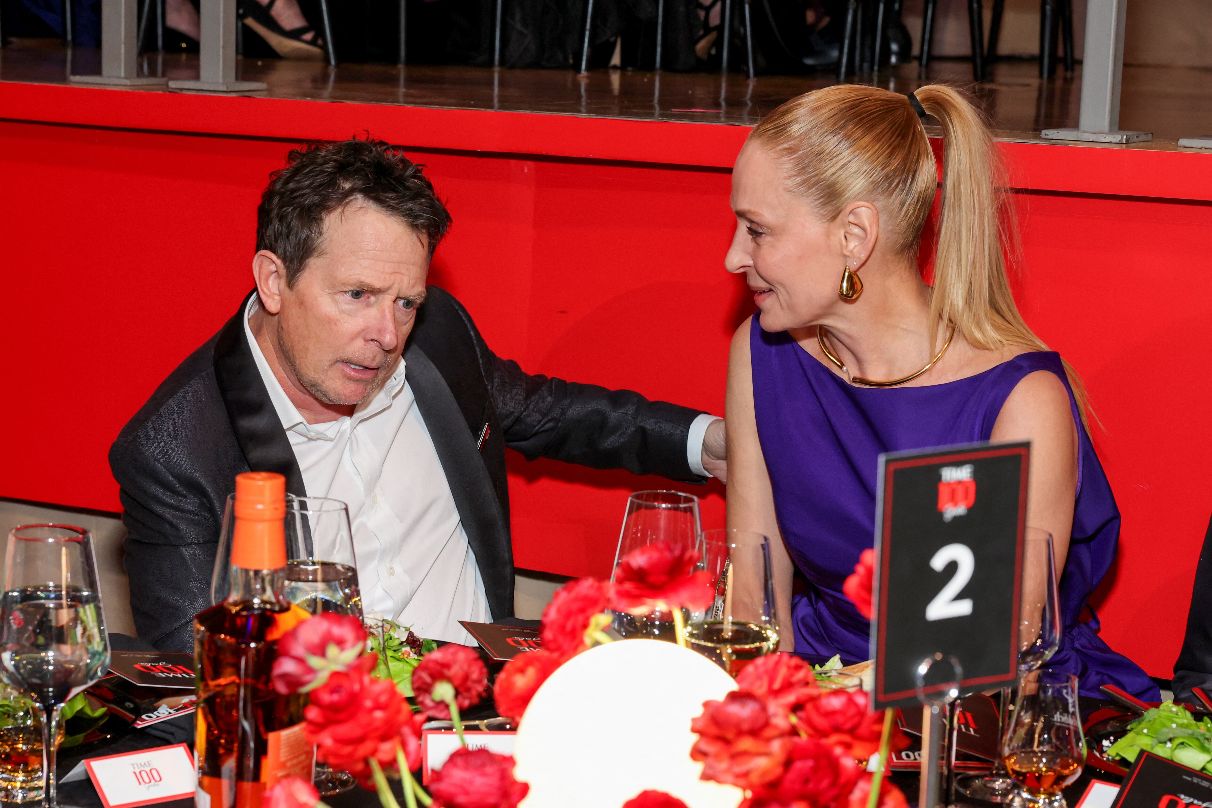 Un encuentro de estrellas: Michael J. Fox y Uma Thurman charlaron de forma animada en el marco de la gala TIME 100 2024, un evento en el que la célebre revista reconoce a 100 líderes del cine, la música y el deporte, entre otras áreas. La gran noche tuvo lugar en el Lincoln Center de Nueva York