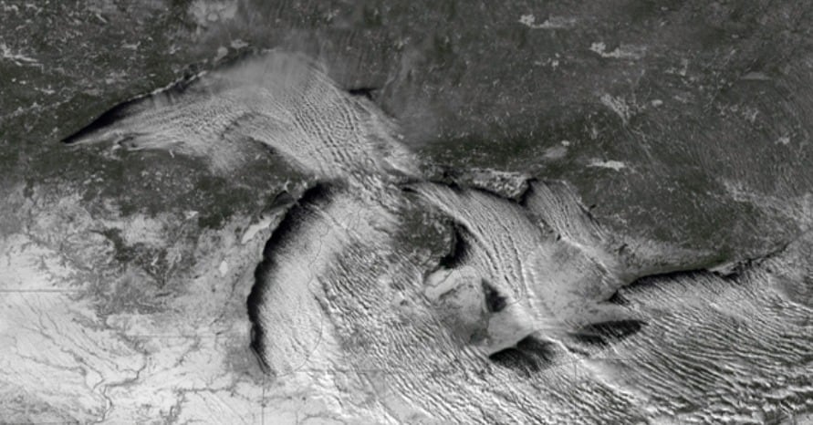 Imágen satélital de las nubes formadas por el efecto lago en los Grandes Lagos