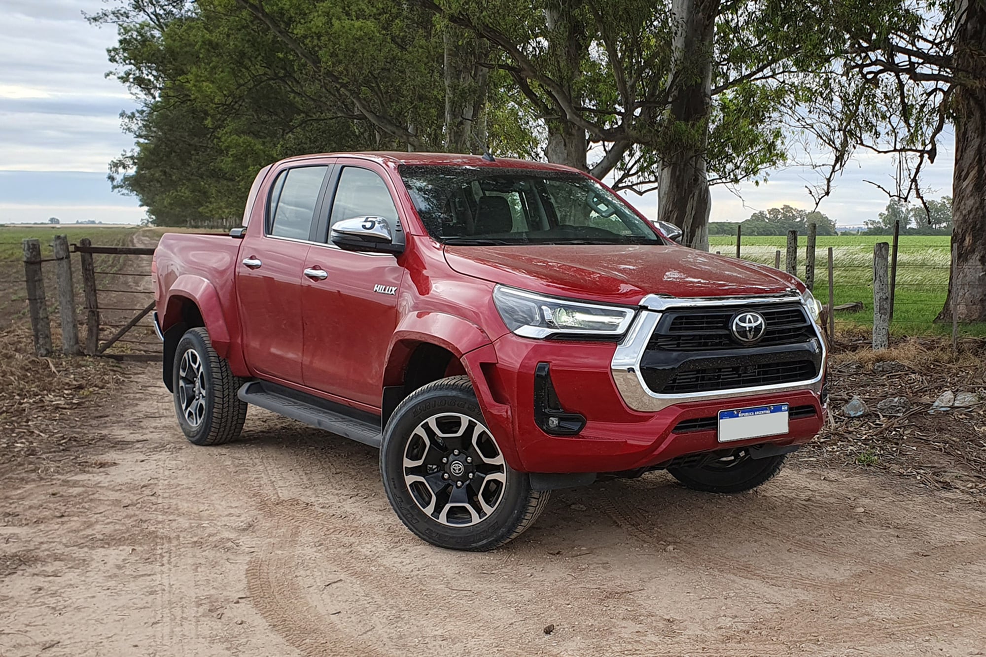 La versión más económica de la Hilux cabina doble arranca en los $47.106.000