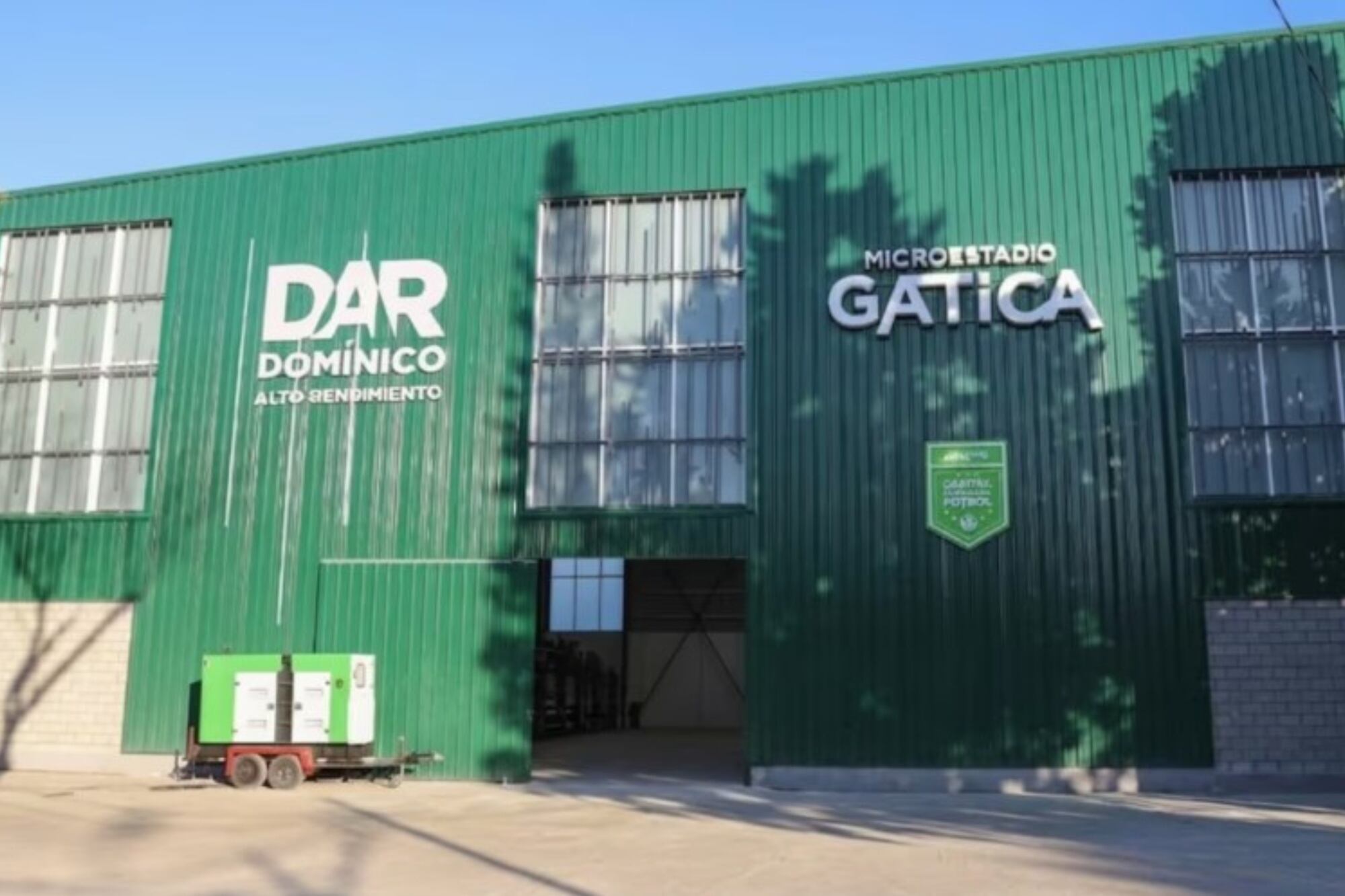 Cómo es el Polideportivo Gatica en Villa Domínico, donde se hace el velatorio público del Indio Solari