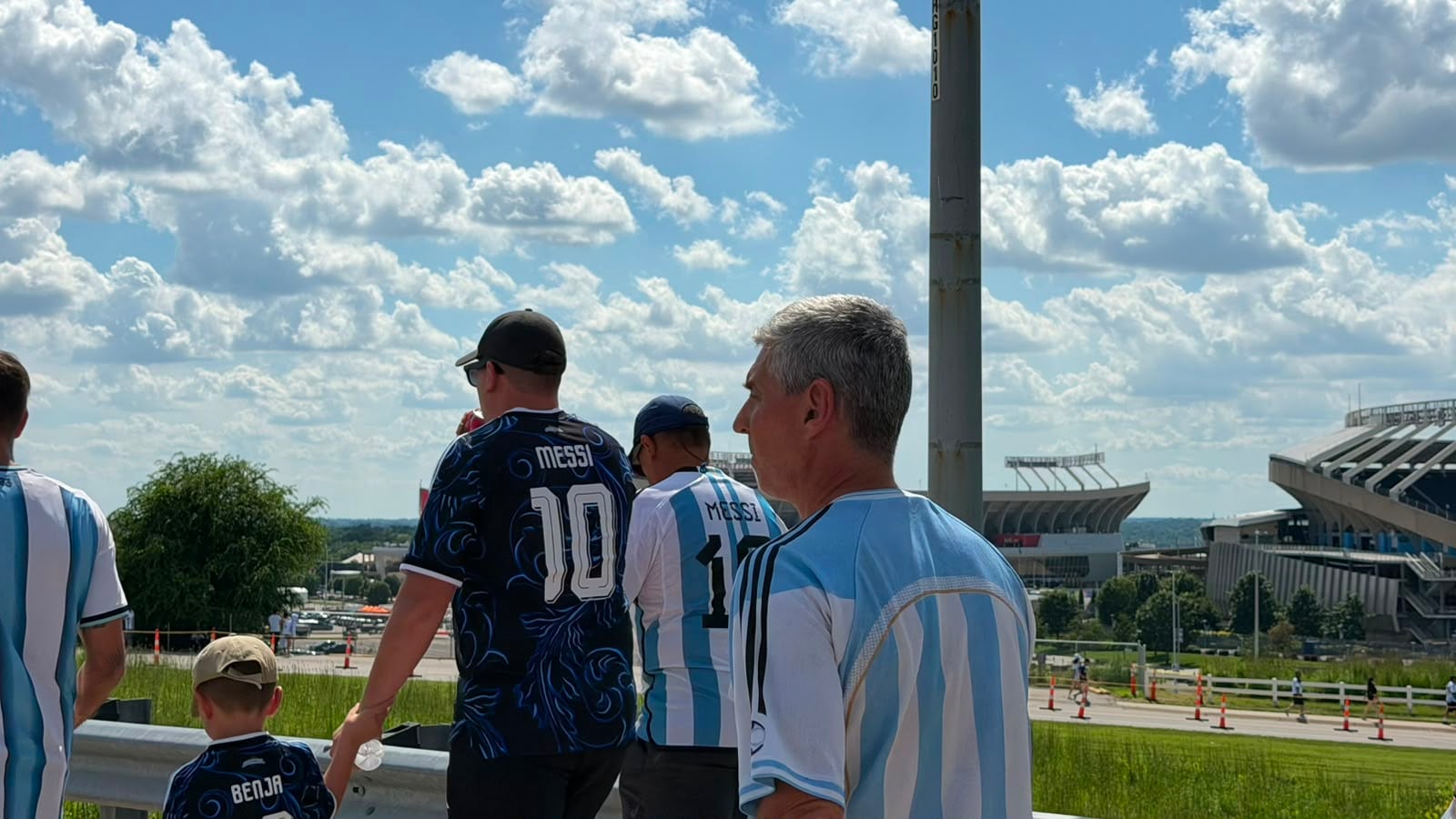 Los argentinos llegan al Arrowhead Stadium de Kansas