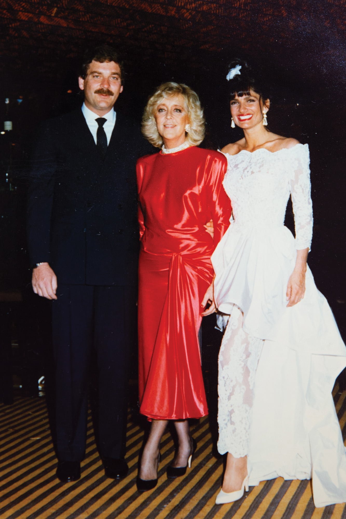 En septiembre de 1989, celebrando en Mau Mau el casamiento de su hijo, Gonzalo Bergadá Mugica, con Teresa Calandra. La novia impactó con un top con pantalón bordado y falda de seda de Gino Bogani, que también vistió a la madrina