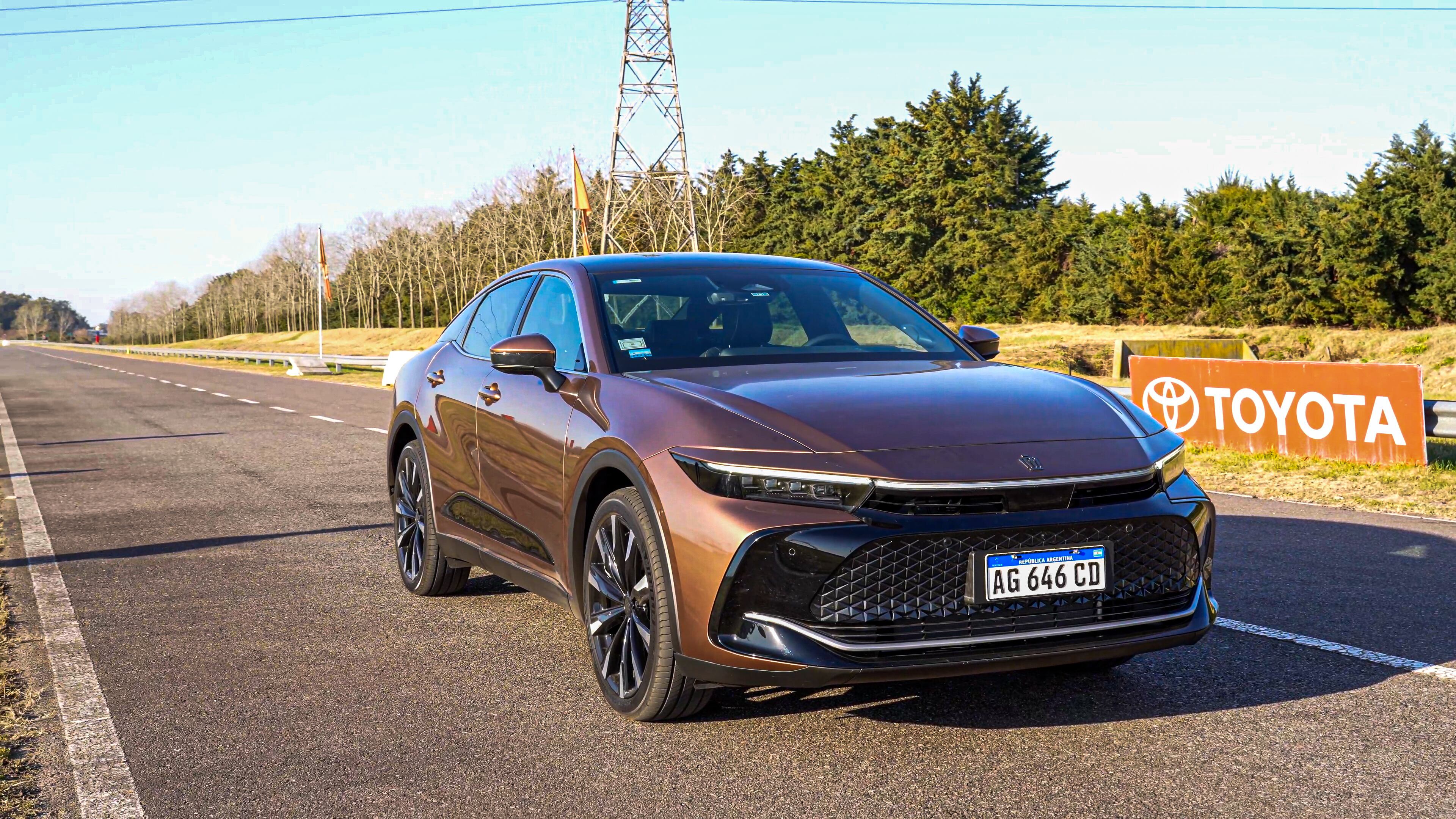 Más de 100 autos bajaron de precio: cuáles son los modelos con mayores descuentos 13 Toyota Crown