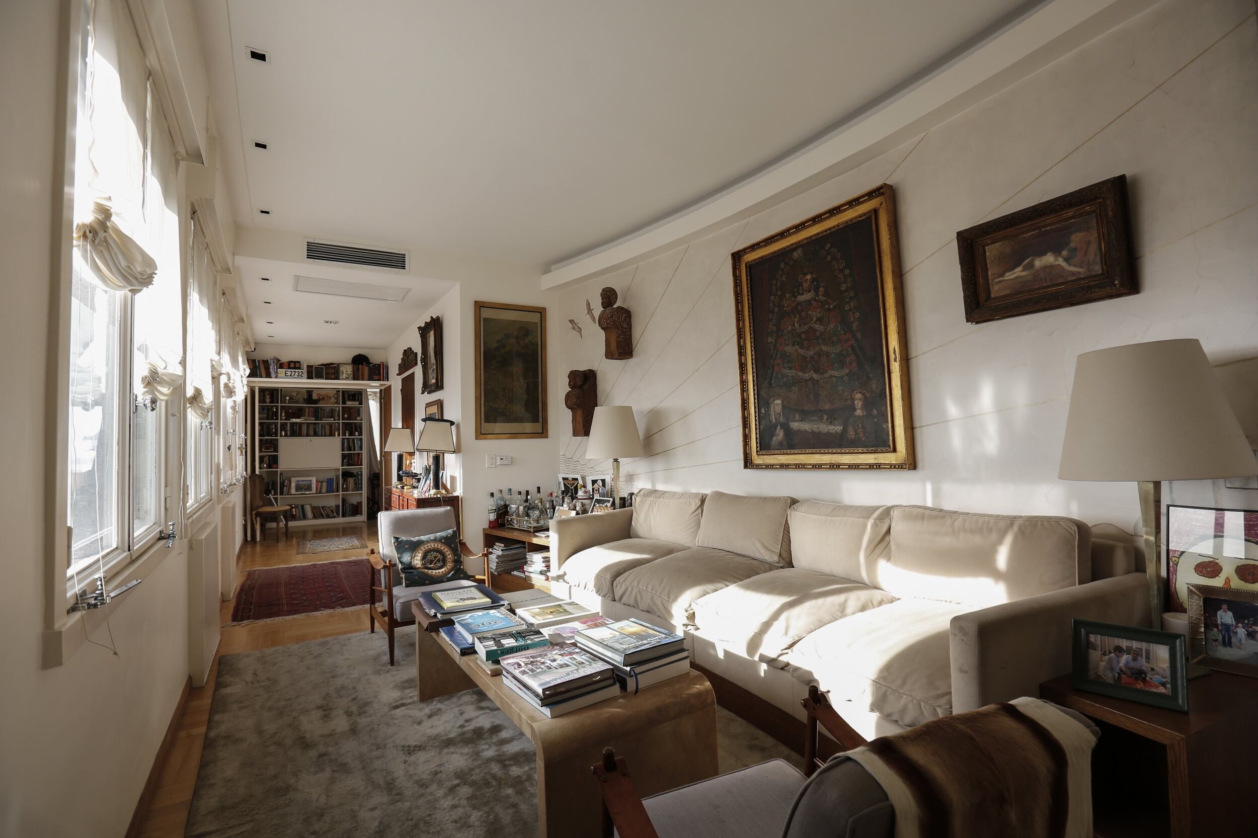 El departamento del piso 28 fue restaurado casi en su totalidad, pero sin perder la esencia del edificio