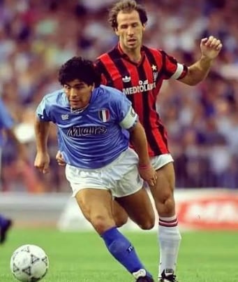 Maradona y Baresi se enfrentaron en diferentes oportunidades, tanto en la liga italiana como en el Mundial 1990