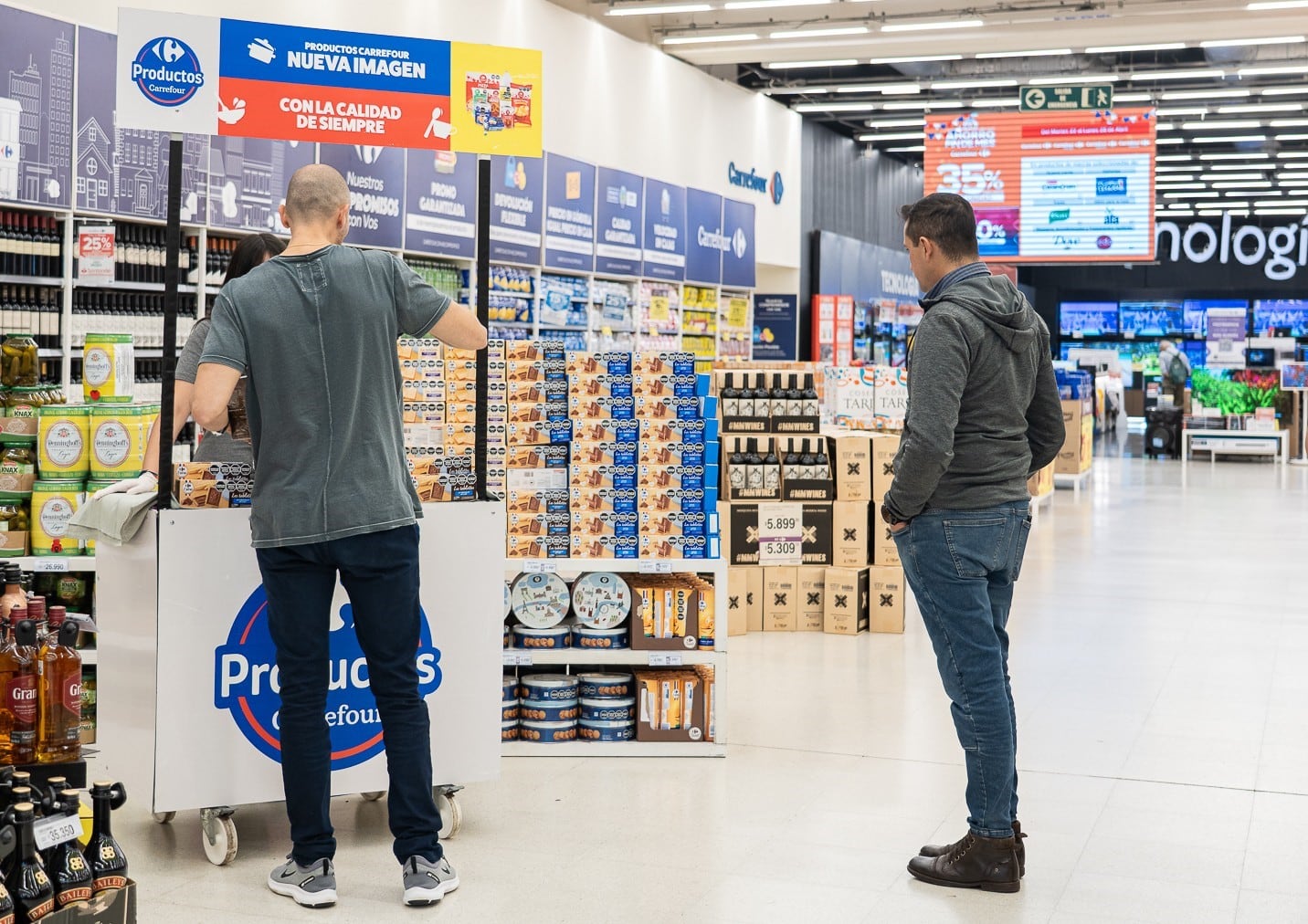 Carrefour está ampliando la cantidad de locales que están abiertos las 24 horas