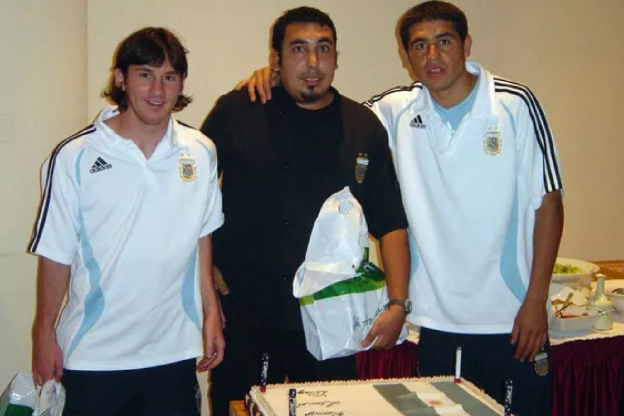 En 2006 hubo festejo triple: Messi, el cocinero Diego Iacovone y Juan Román Riquelme