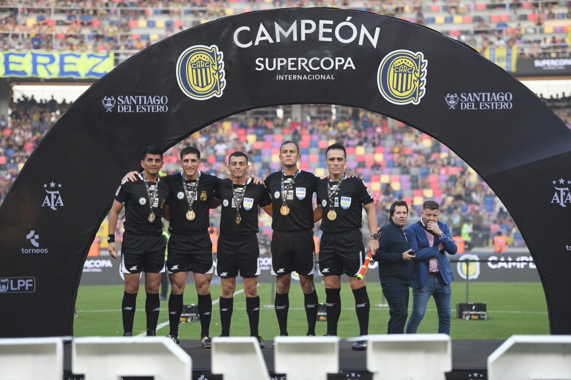 El equipo arbitral de la final que Rosario Central le ganó a Estudiantes quedó en el ojo de la tormenta