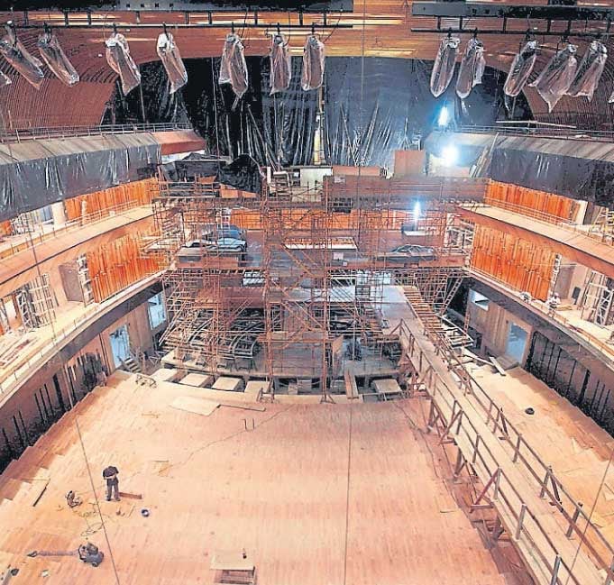 Interior de la Ballena Azul durante su construcción
