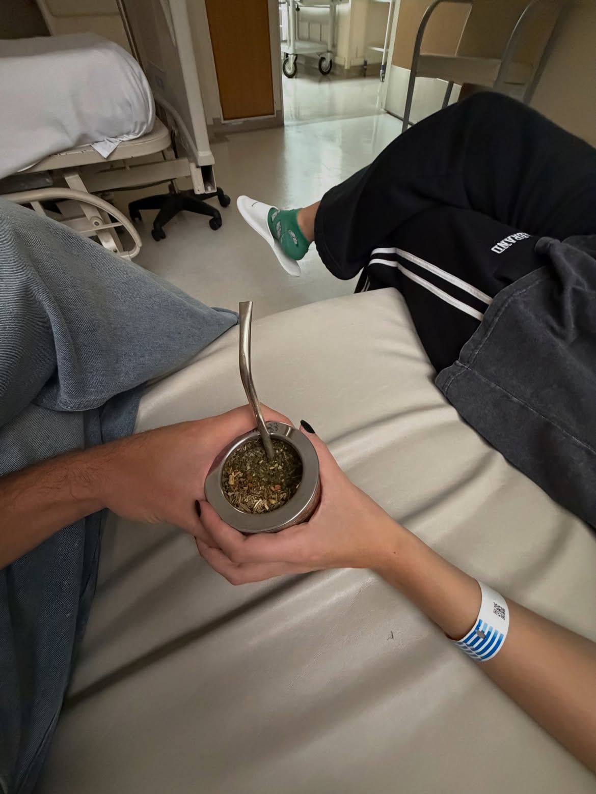 Bautista no se despegó de Denisse desde su internación