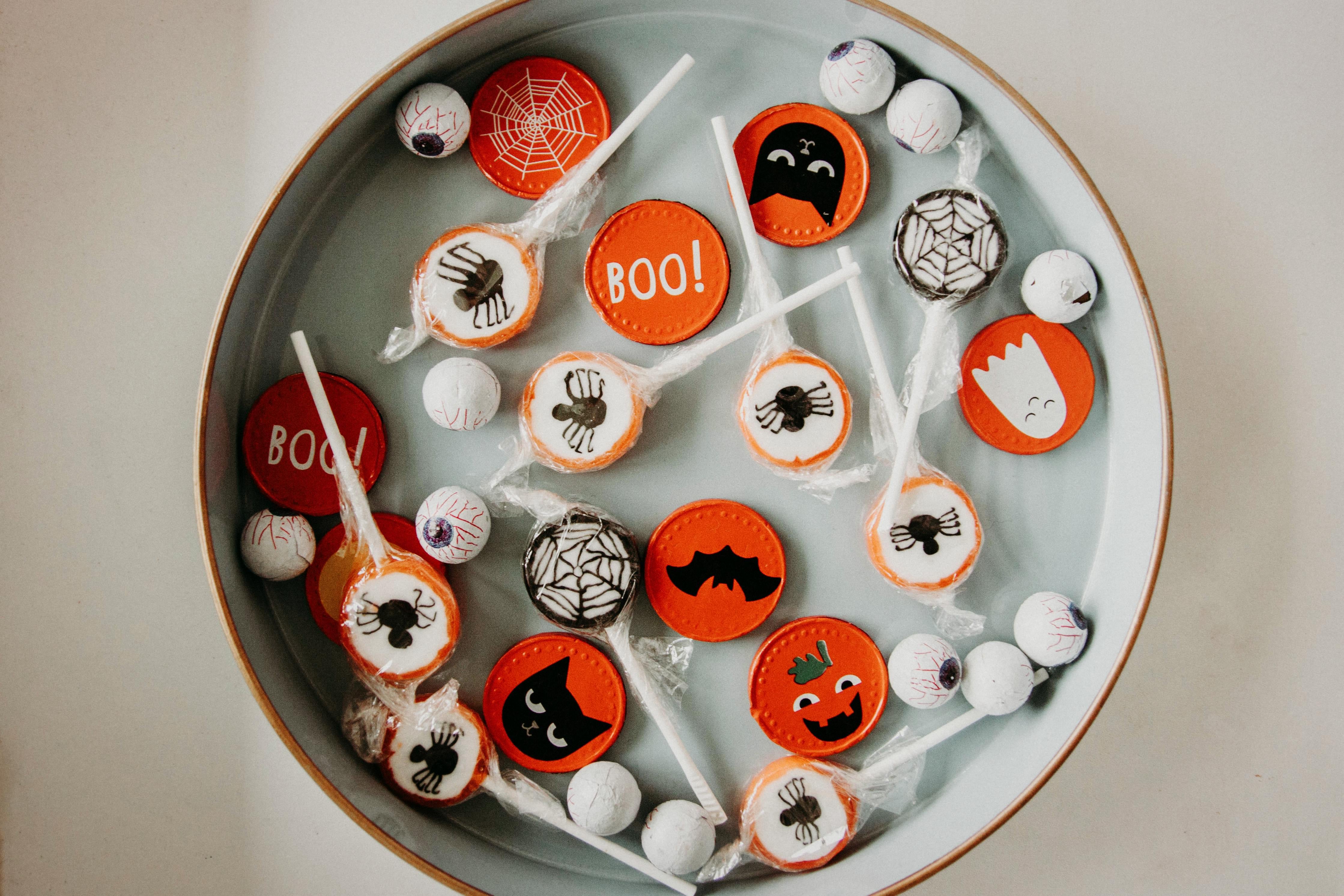 Los dulces en Halloween son muy populares (Pexels/Kristina Paukshtite)