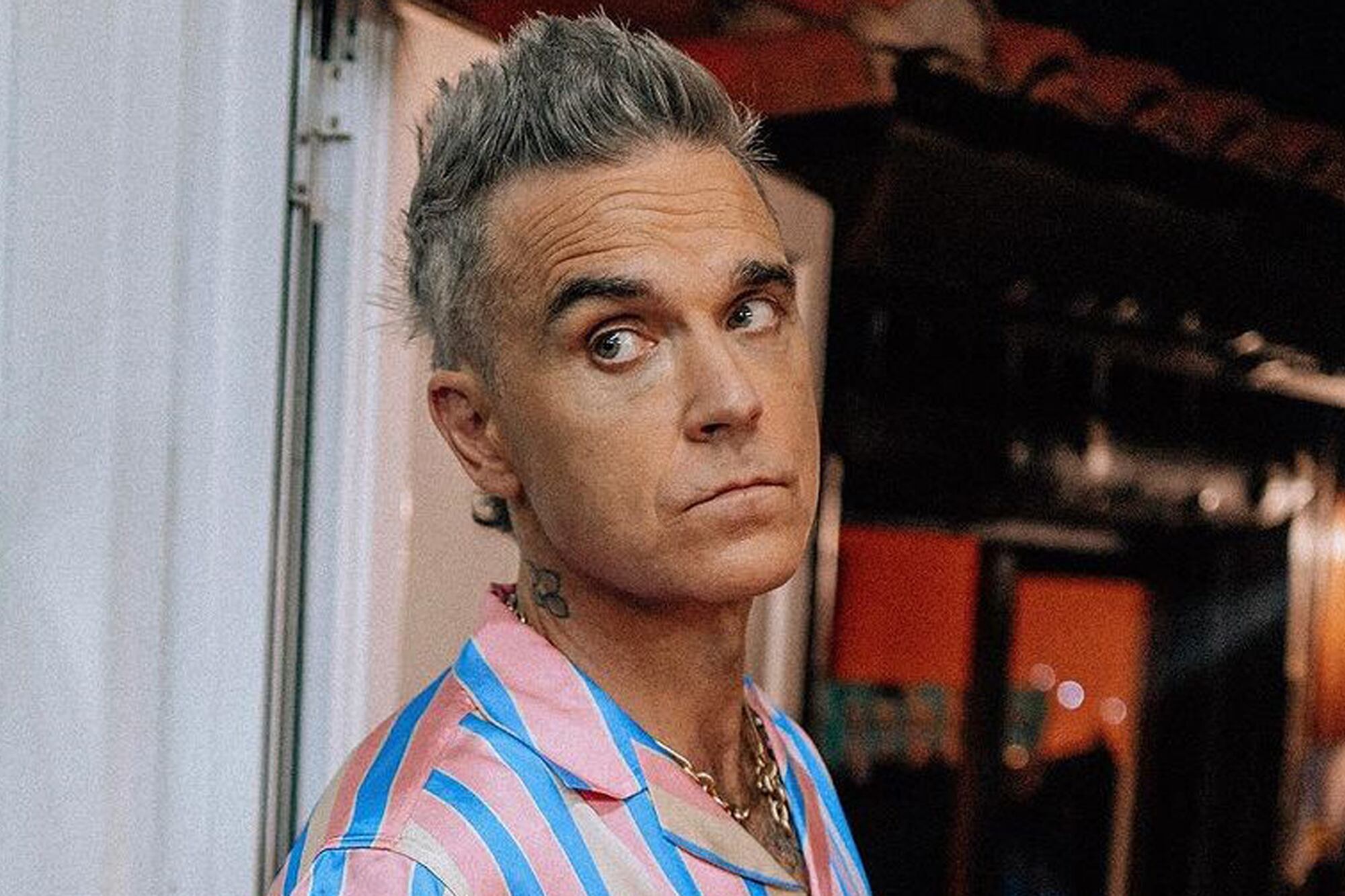 Robbie Williams causó preocupación al anunciar que padece síndrome de Tourette